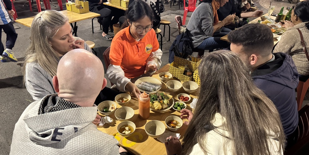 hanoi by night street food tour 
